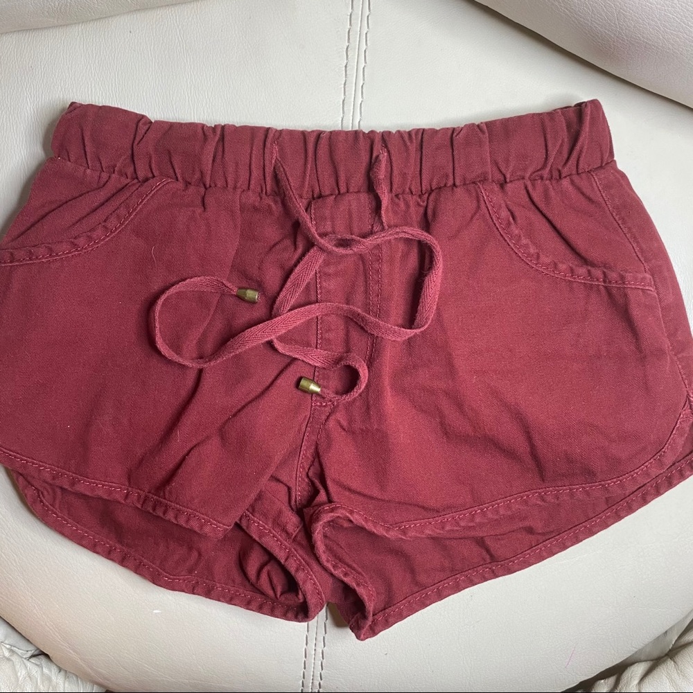 Forever 21 maroon shorts‎